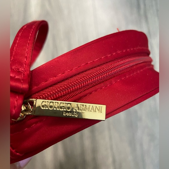 Giorgio Armani Red Satin Round Clutch Wristlet Makeup Cosmetics Bag-Like New - Picture 5 of 12